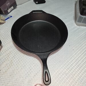 LODGE 15" SEASONED CAST IRON SKILLET